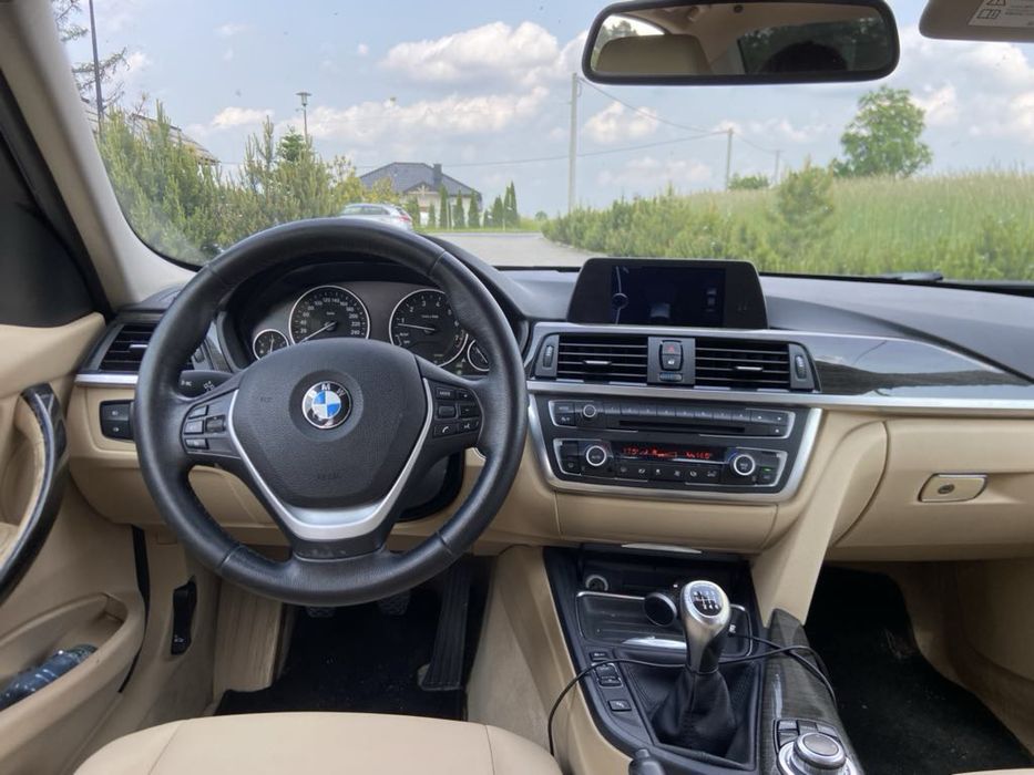 Bmw f30 320i.       …
