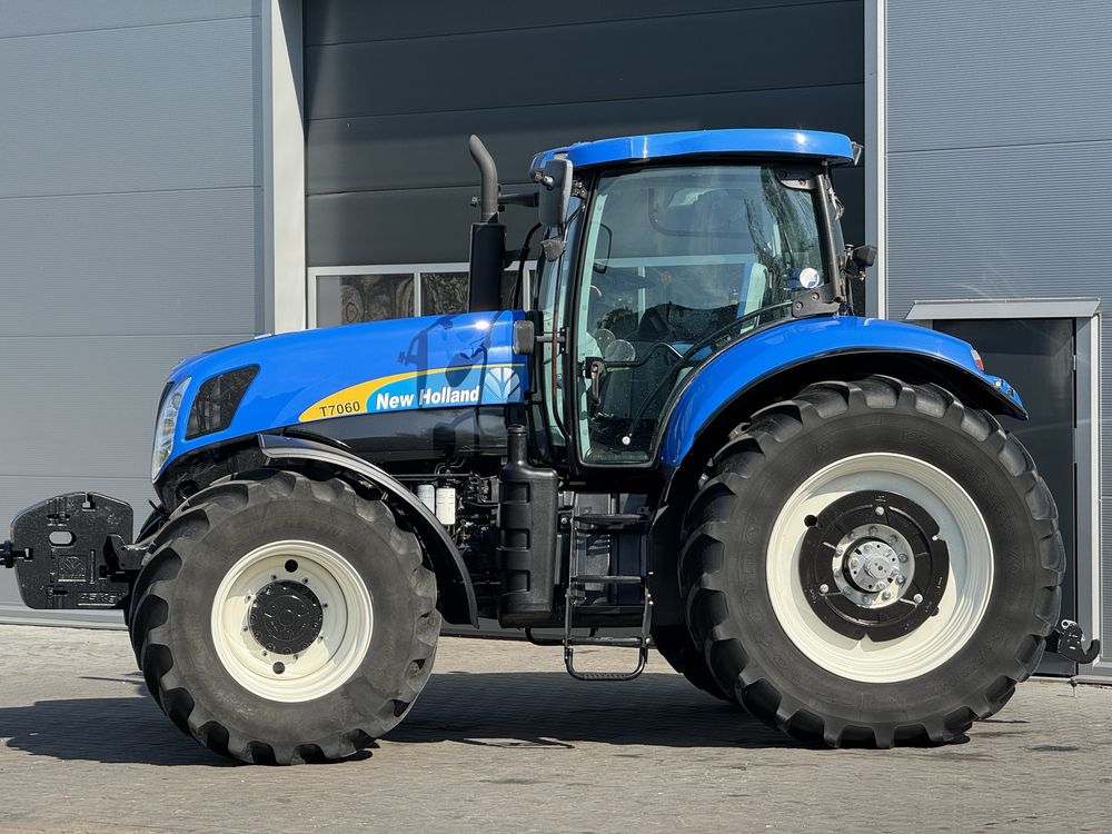 New Holland T7060