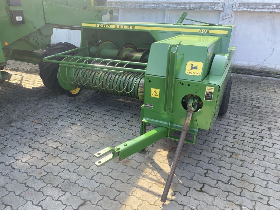 прес підбирач John Deere 332