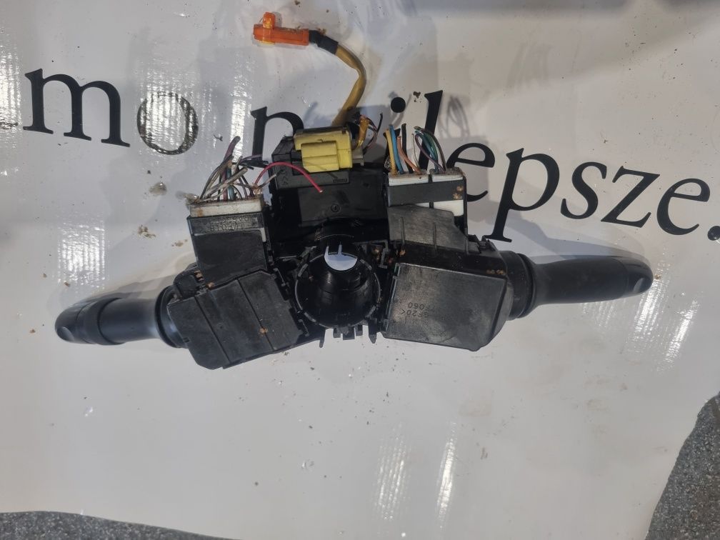 Toyota yaris II Przelacznik zespolony Pajak