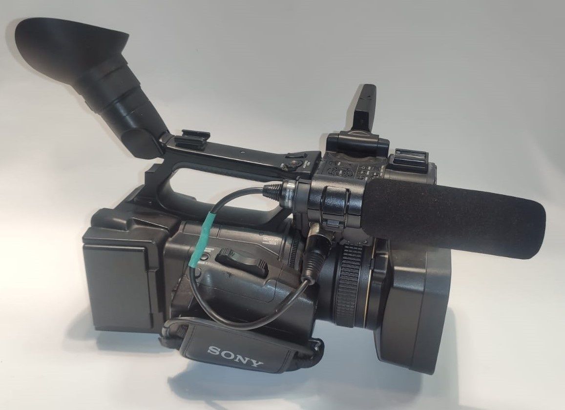 Відеокамера Sony HXR-NX5M
