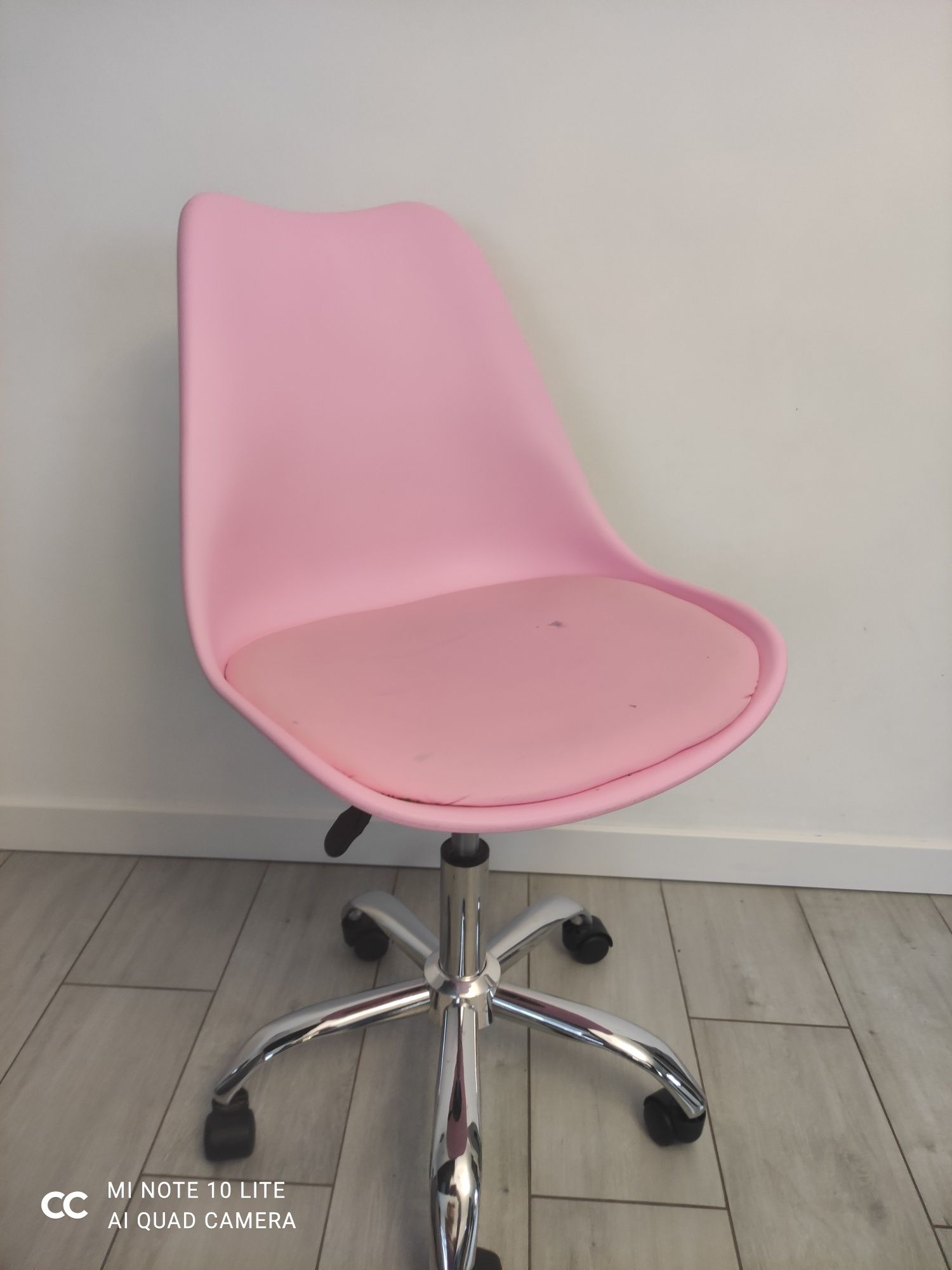 Krzesło do biurka dla dziewczynki różowe