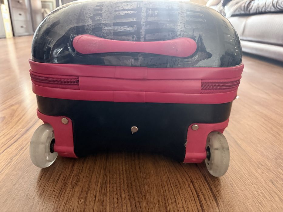 Дитяча валіза червона  на колесах