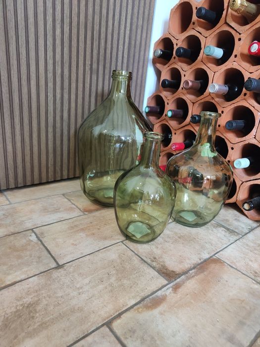 Vendo garrafões vidro verde novos