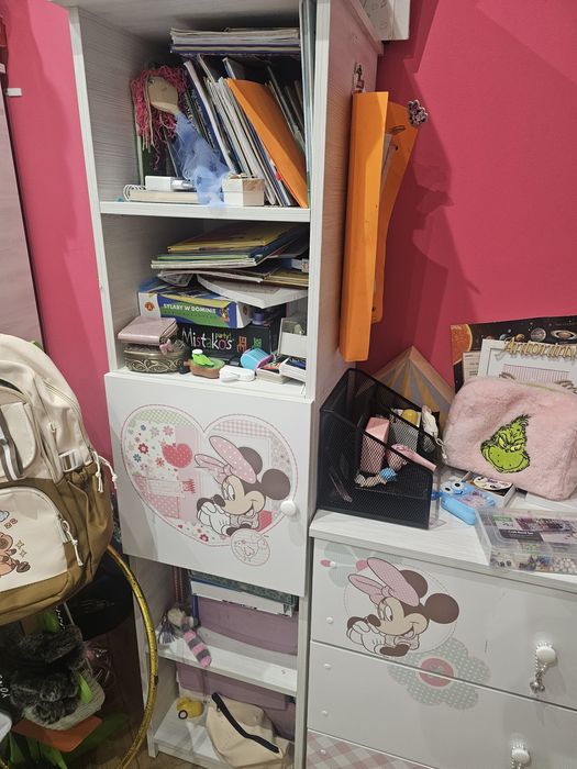 Zestaw mebli dziecieczych z Myszką Miki minnie. Komoda szafa regał