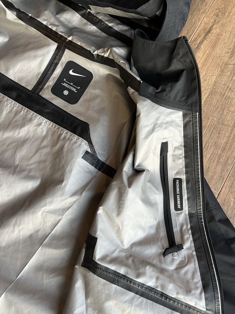 Męska kurtka Nike Trial Gore Tex Infinium. Rozmiar M.
