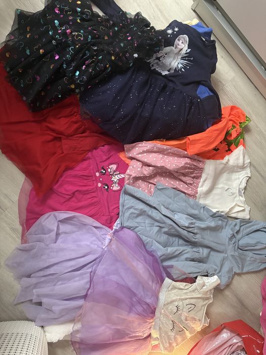 Ubrania dla dziewczynki 110/116