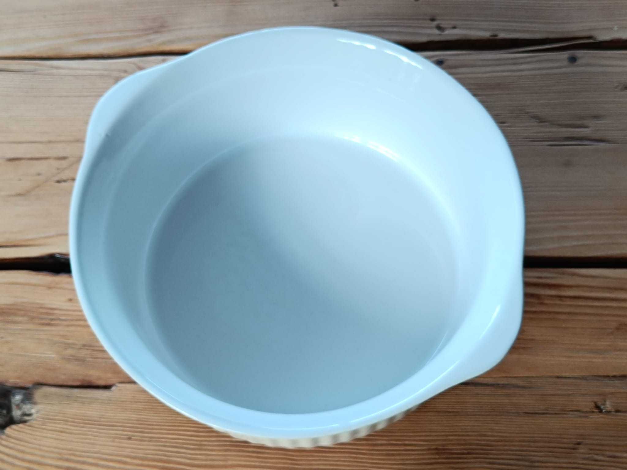 duża okrągła forma ceramiczna do pieczenia ciasta tarty zapiekanek
