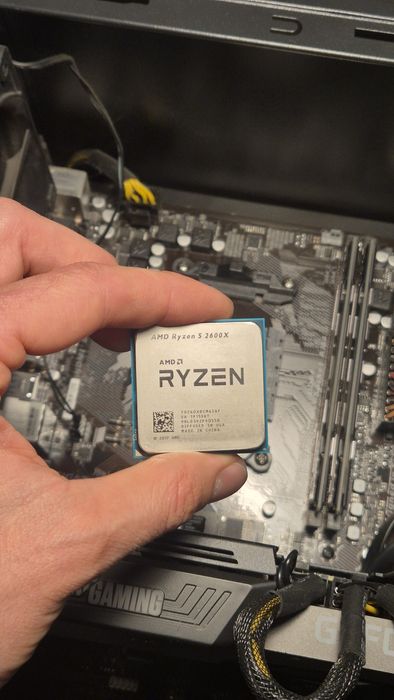 Procesor AMD Ryzen 5 2600x 16MB 3.6/4.2 GHz