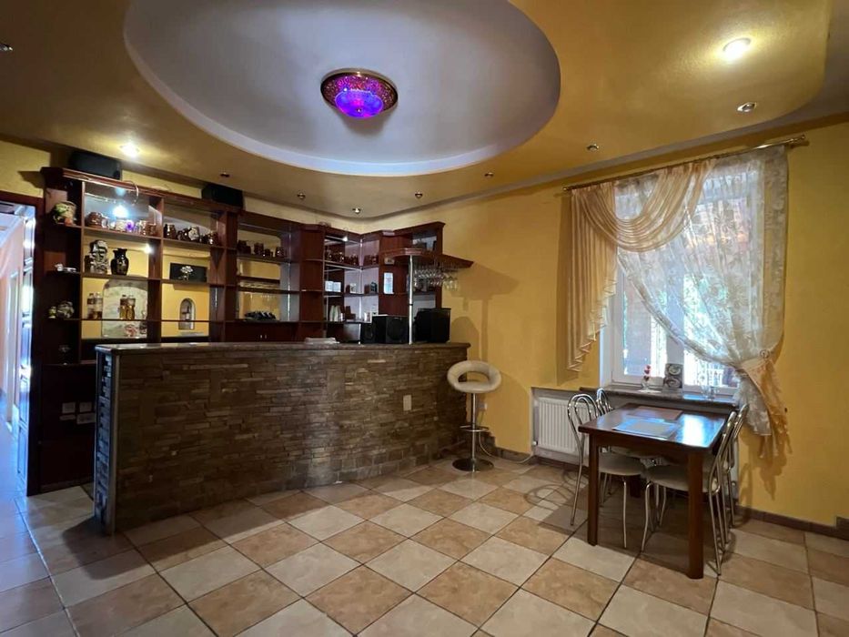 Продаж кафе,фасад траса Київ-Житомир + ділянка 75 соток