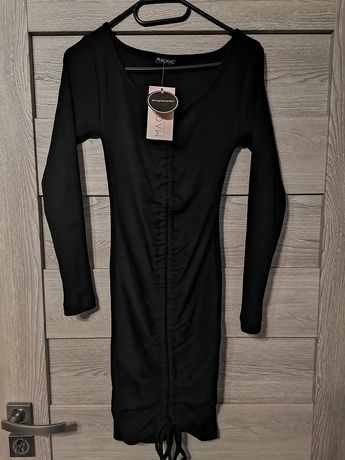 Czarna prążkowana sukienka