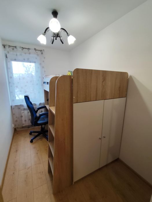 Łózko piętrowe z szafą i biurkiem