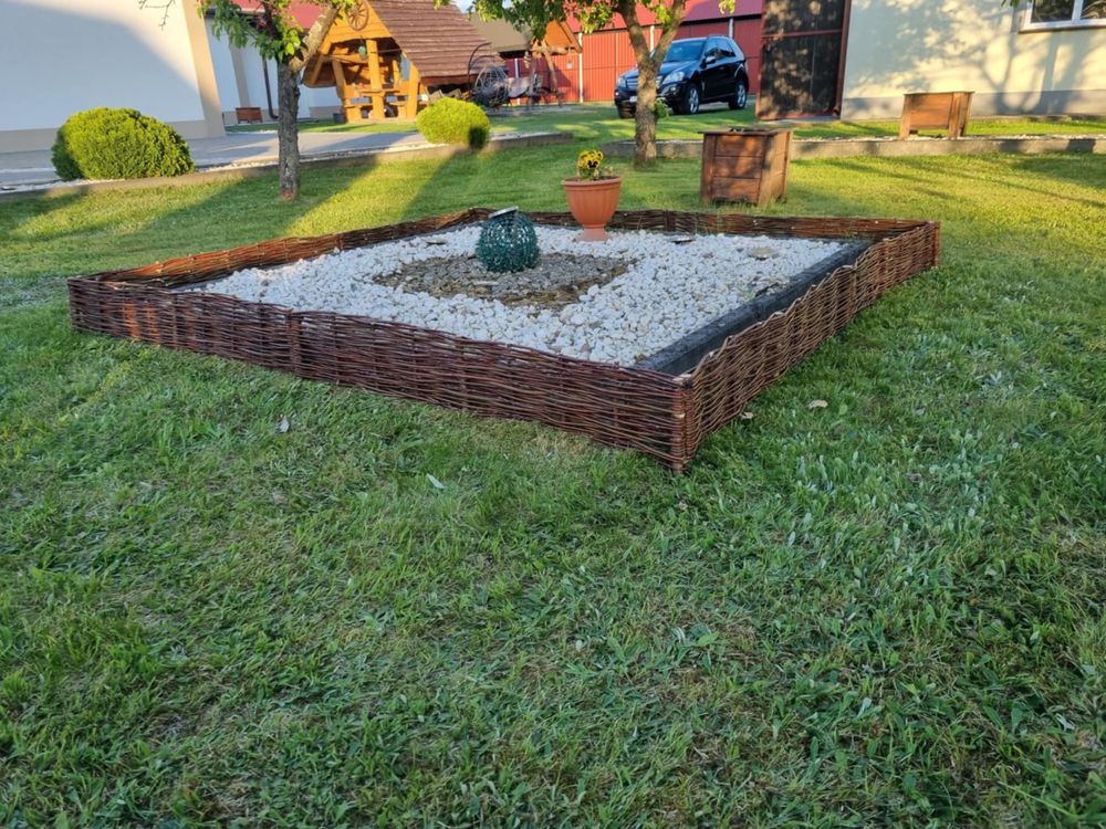 Palisada ogrodowa wiklinowa plotki obrzeze ogrodzenie  rabatka