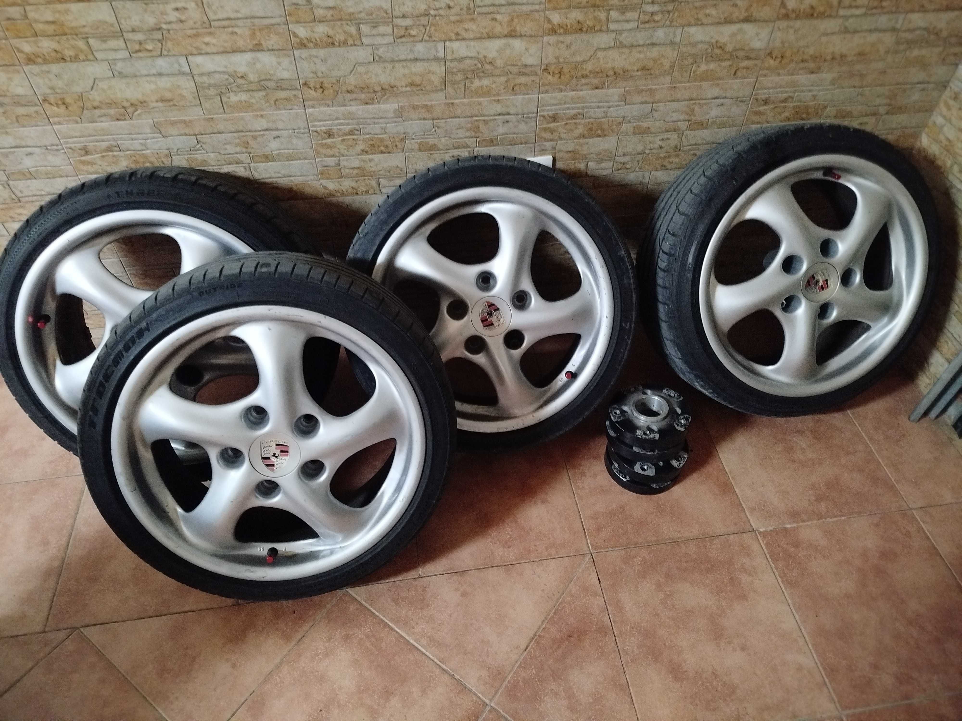 Jantes Porsche 17 furação 5x130 com conversor de 5x130 para 4x100