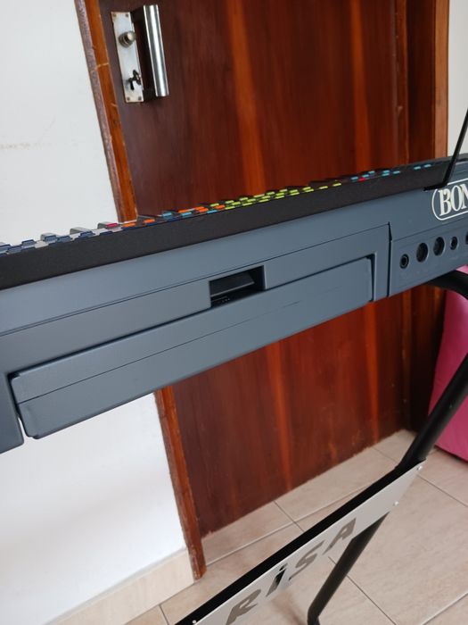 Orgao/Teclado- Bontempi AZ 9000