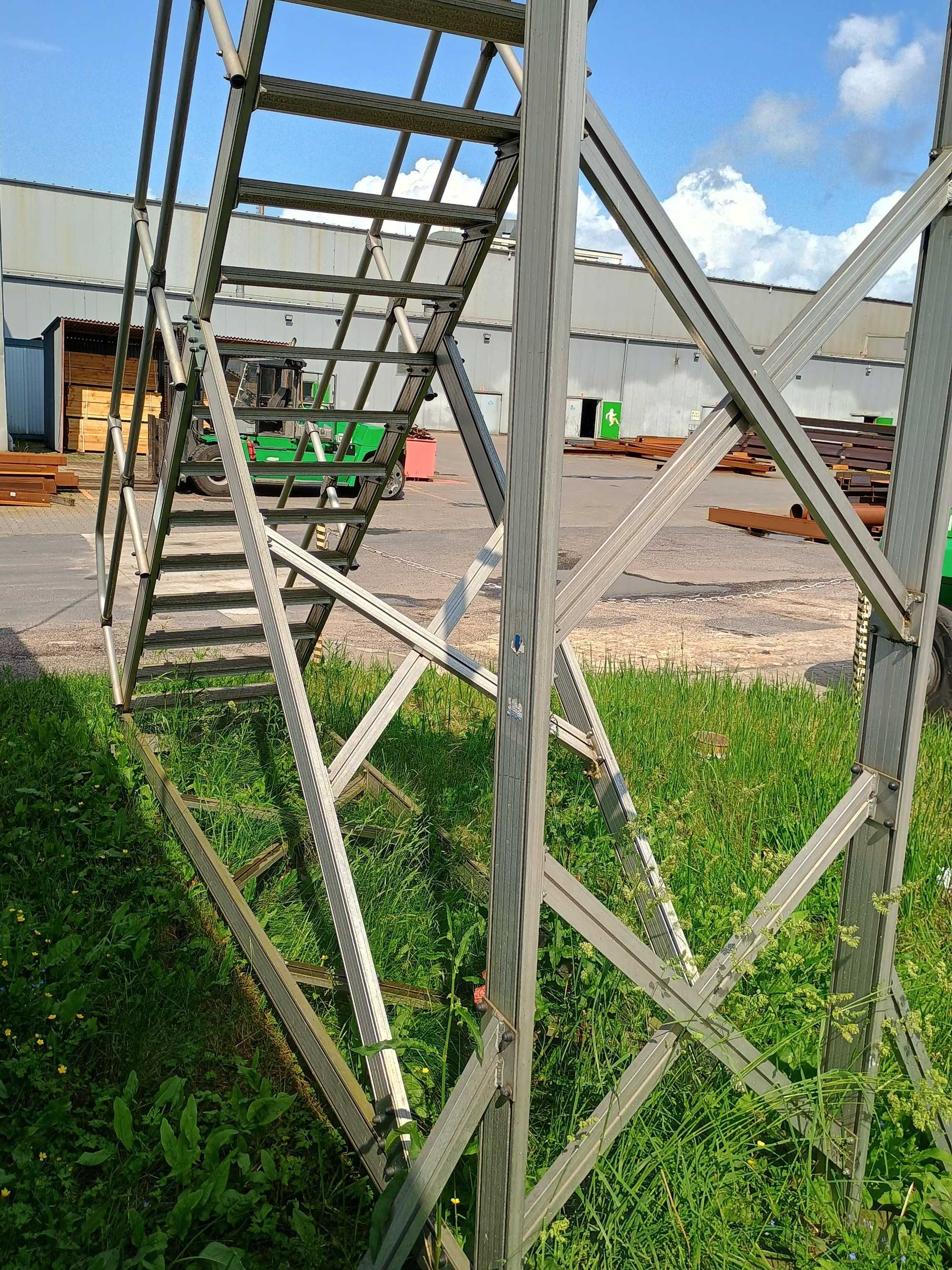 Schody z platformą / Podest aluminiowy 4m z barierką KRAUSE