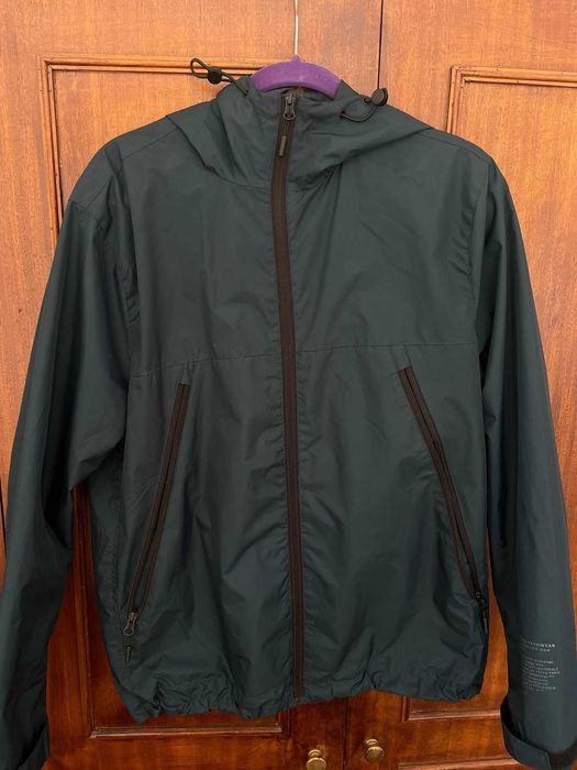 Casaco corta vento cor verde escuro tropa/caça