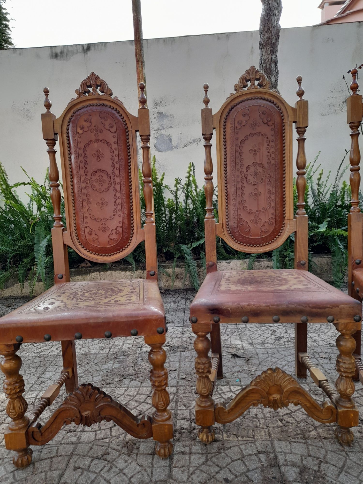 5 cadeiras vintage em madeira maciça e pele