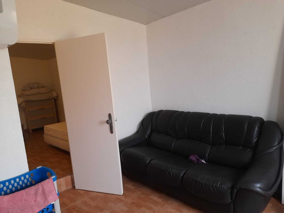 Alugo T1 Terrugem (respostas só por chamada telefónica)