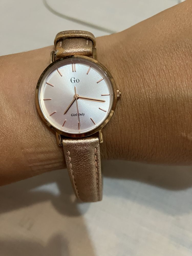 Relogio de marca com beacelete rm couro, rose gold, rm bom estado