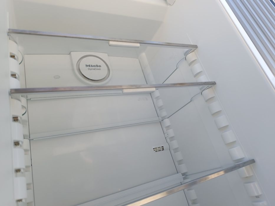 Вбудований холодильник Miele K37682