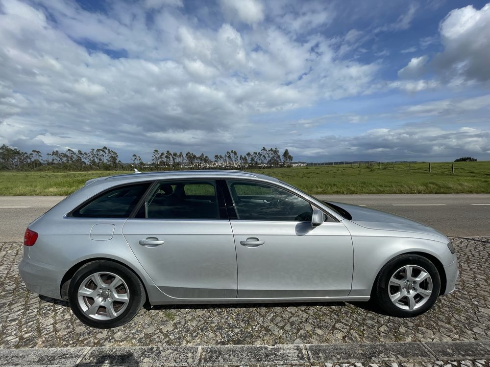 Audi A4 Avant cinza metalizado