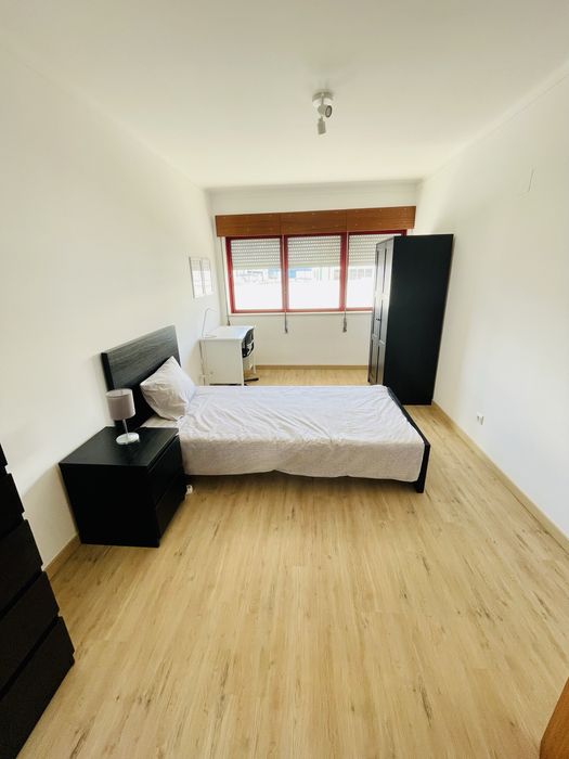 Arrenda-se quarto
