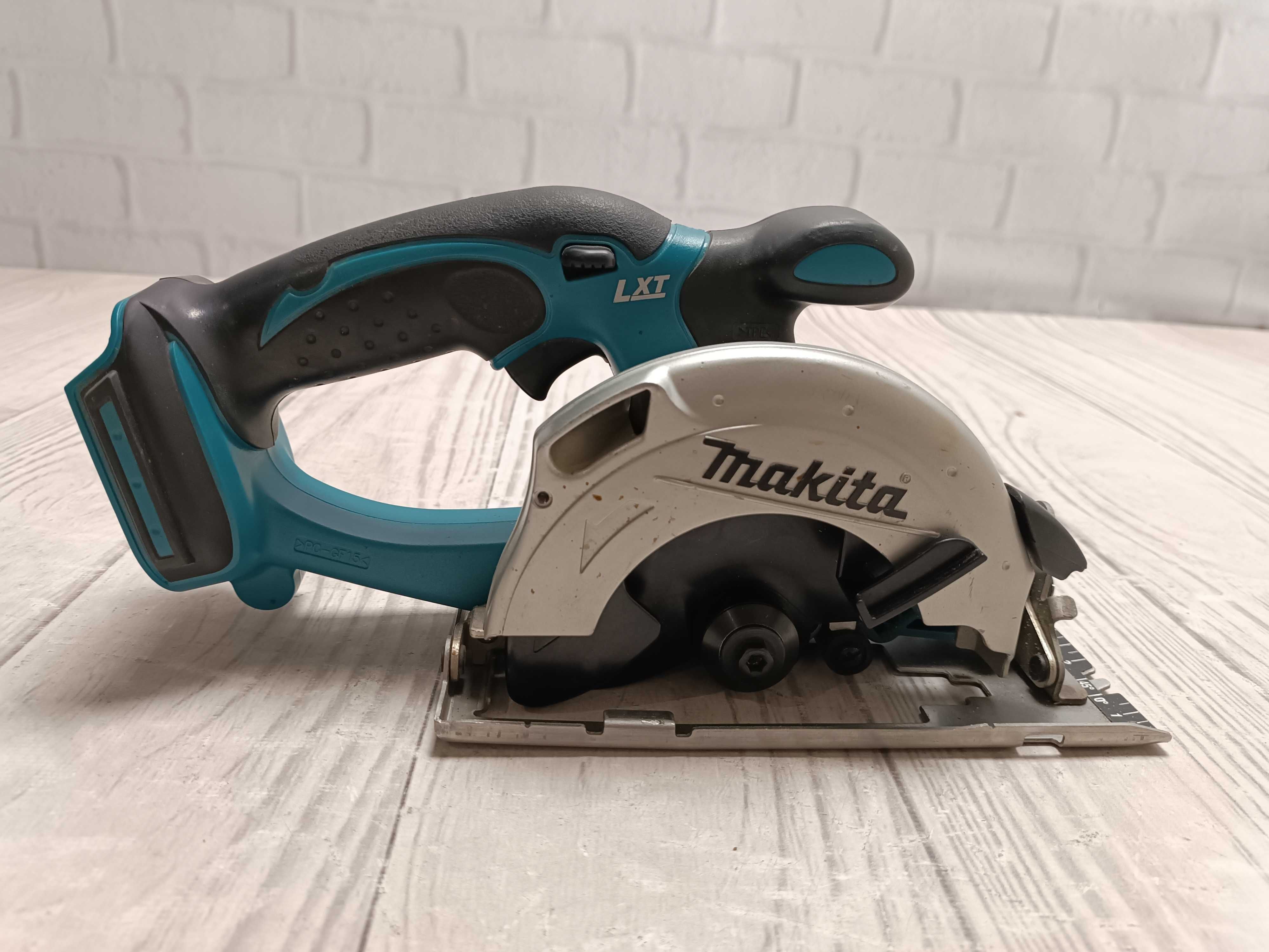 Makita BSS500 акумуляторна циркулярна пила 14,4V 136 мм + АКБ + ЗП