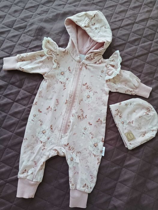 Komplet zestaw pajac plus czapeczka PasteLove rozmiar 62