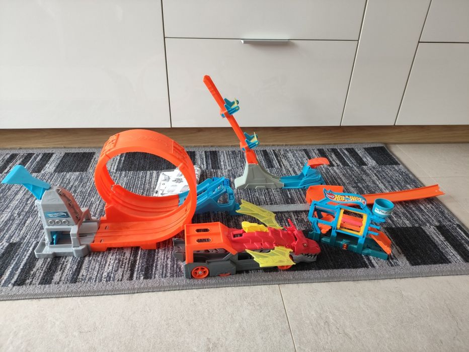 Hot Wheels Mega Zestaw