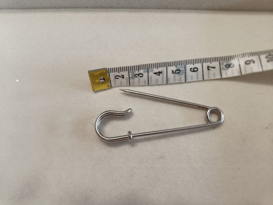 Broszka duża agrafka 6,5 cm w kolorze srebrnym