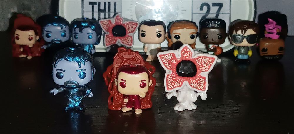 Обміняю або поодам фігурки stranger things з kinder joy