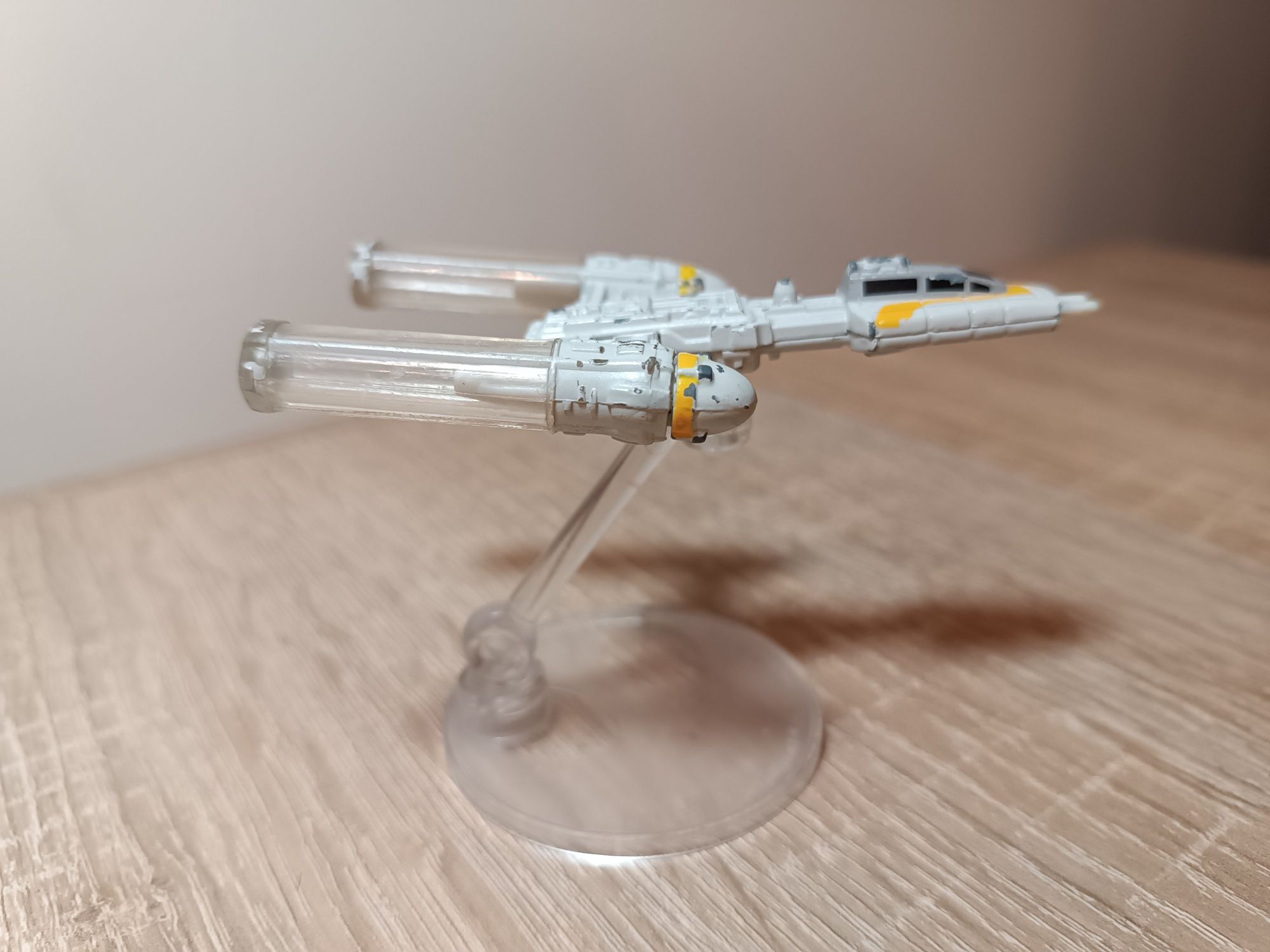 Hot Wheels Star Wars Y-WING Fighter Gold Leader