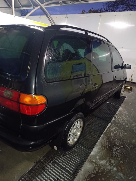 Продам Фольксваген Шаран  бензин 2.0 Л.