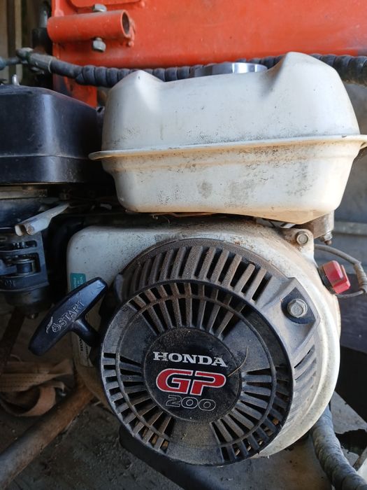 Entrega rachador lenha a funcionar correctamente motor gasolina Honda