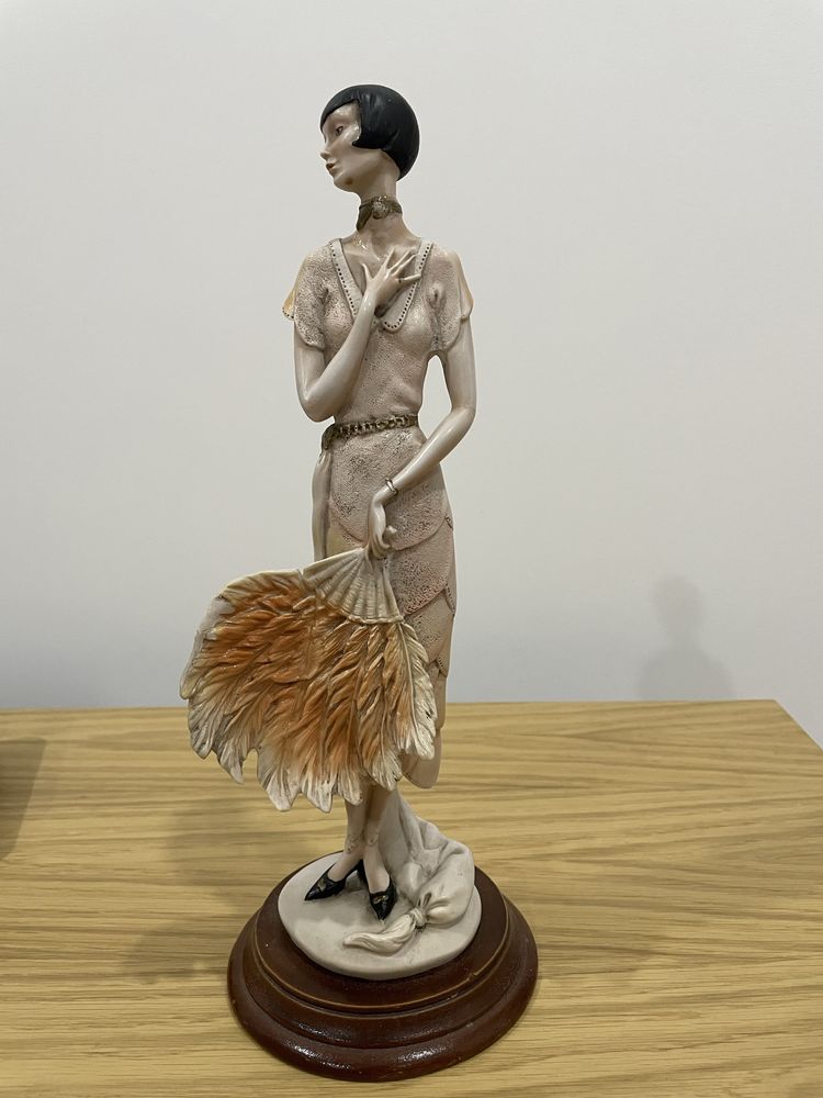 Estatueta de mulher