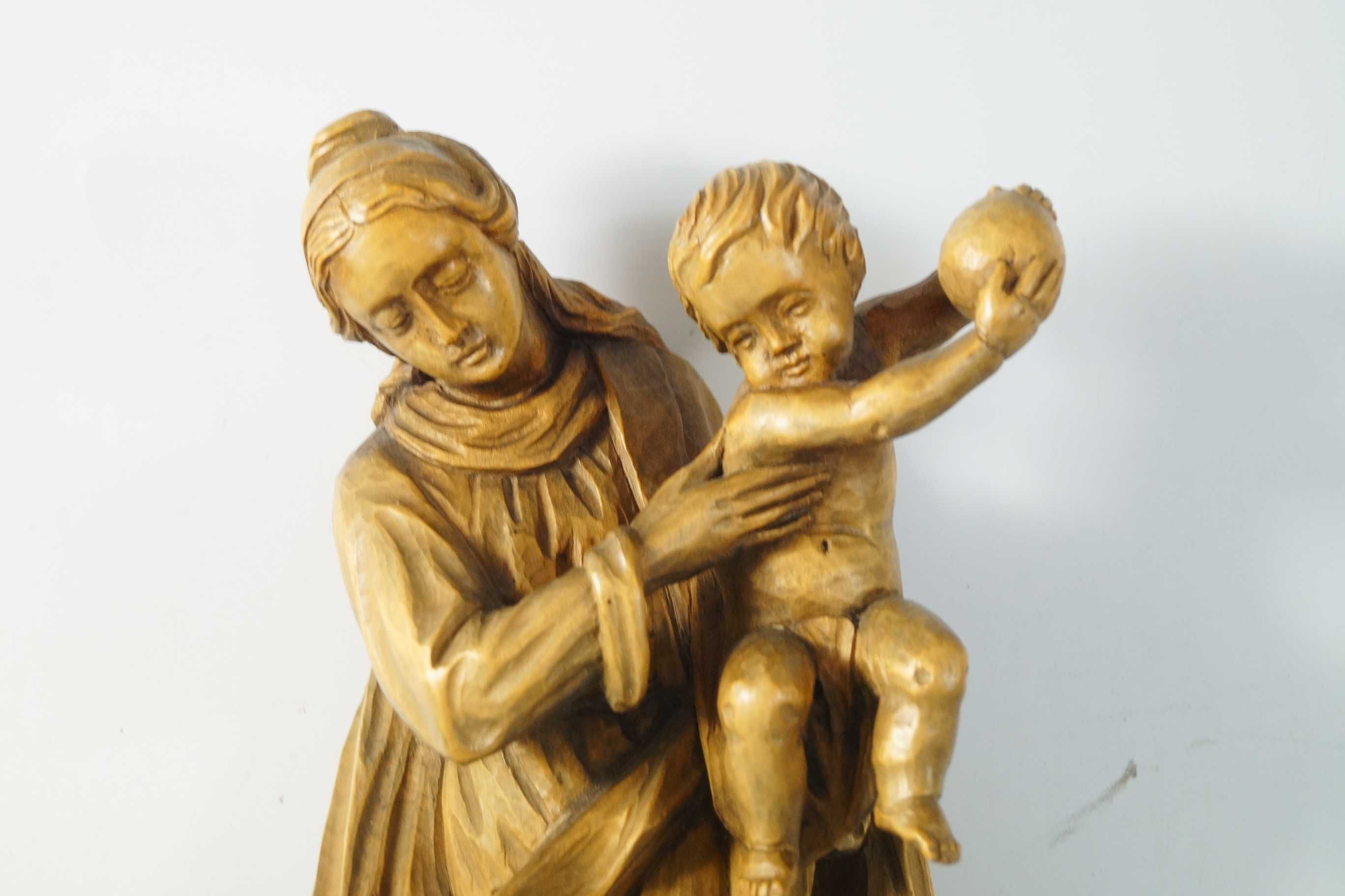 Matka Boska z Dzieciątkiem rzeźba figura