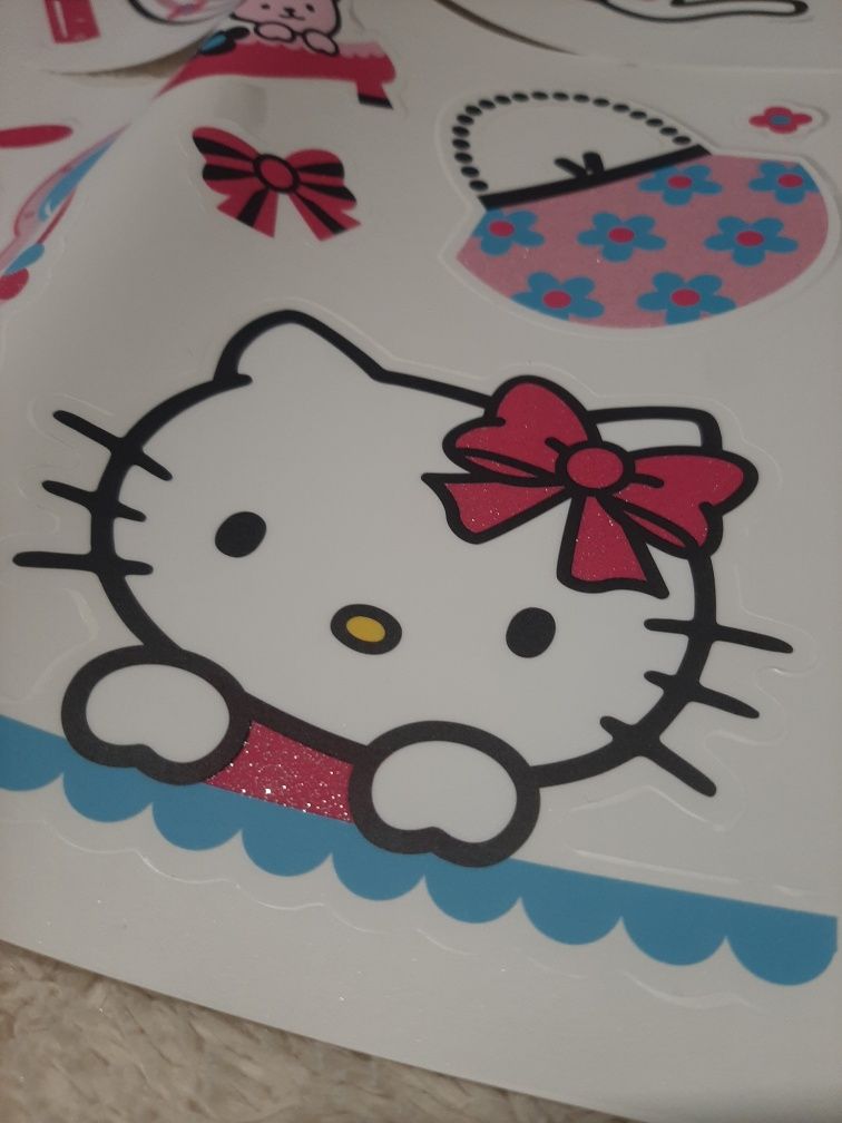 Naklejki Hello Kitty na sciane meble do pokoju dziewczynki kotki