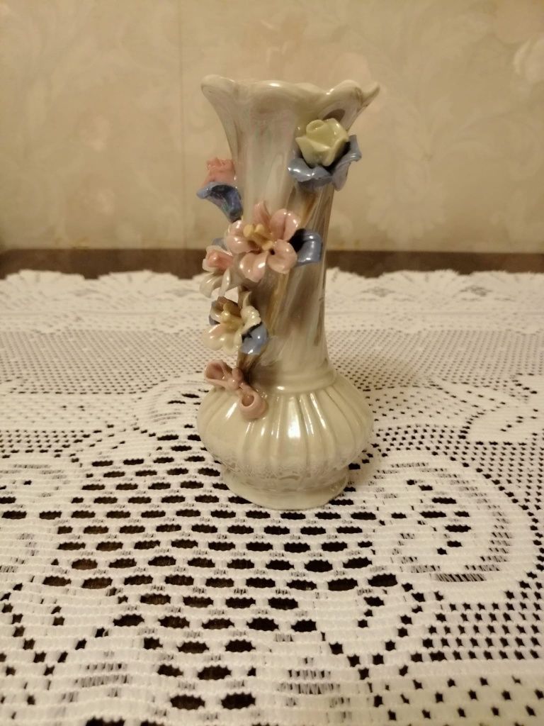 Mały wazonik z dekoracją kwiatową PRL