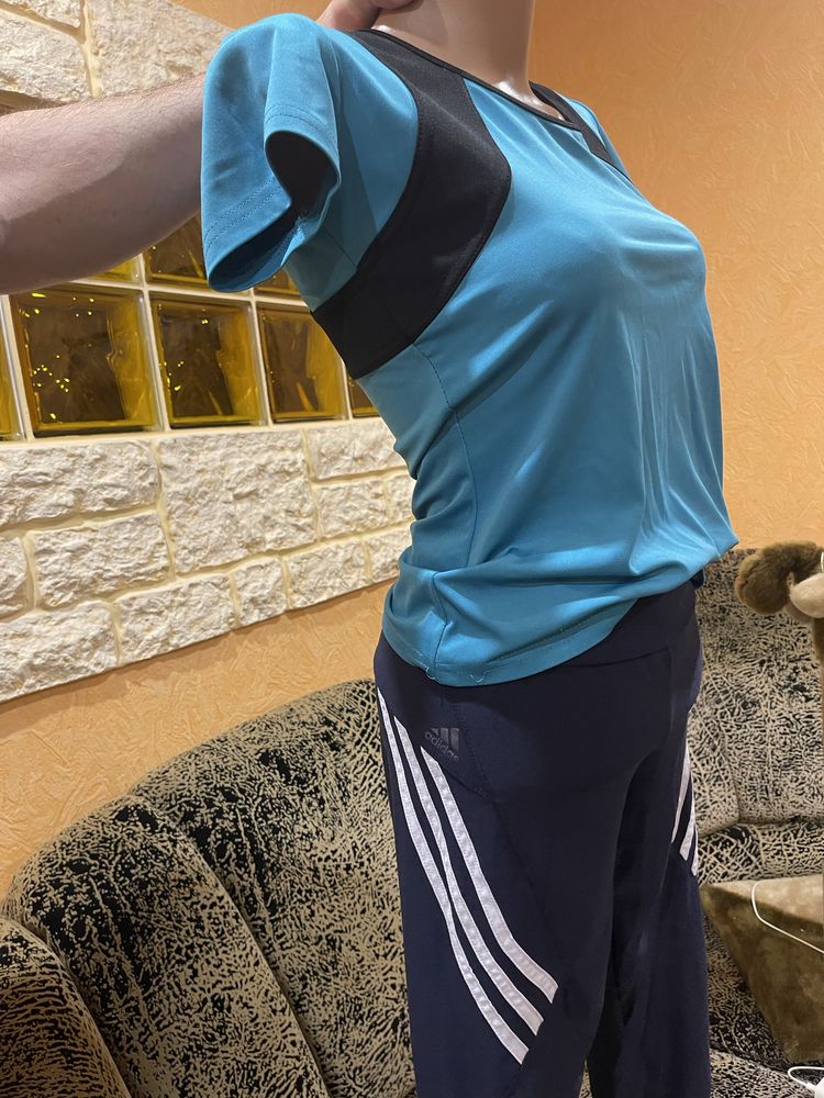 СПОРТИВНИЙ одяг жіночий . Ідеальний стан