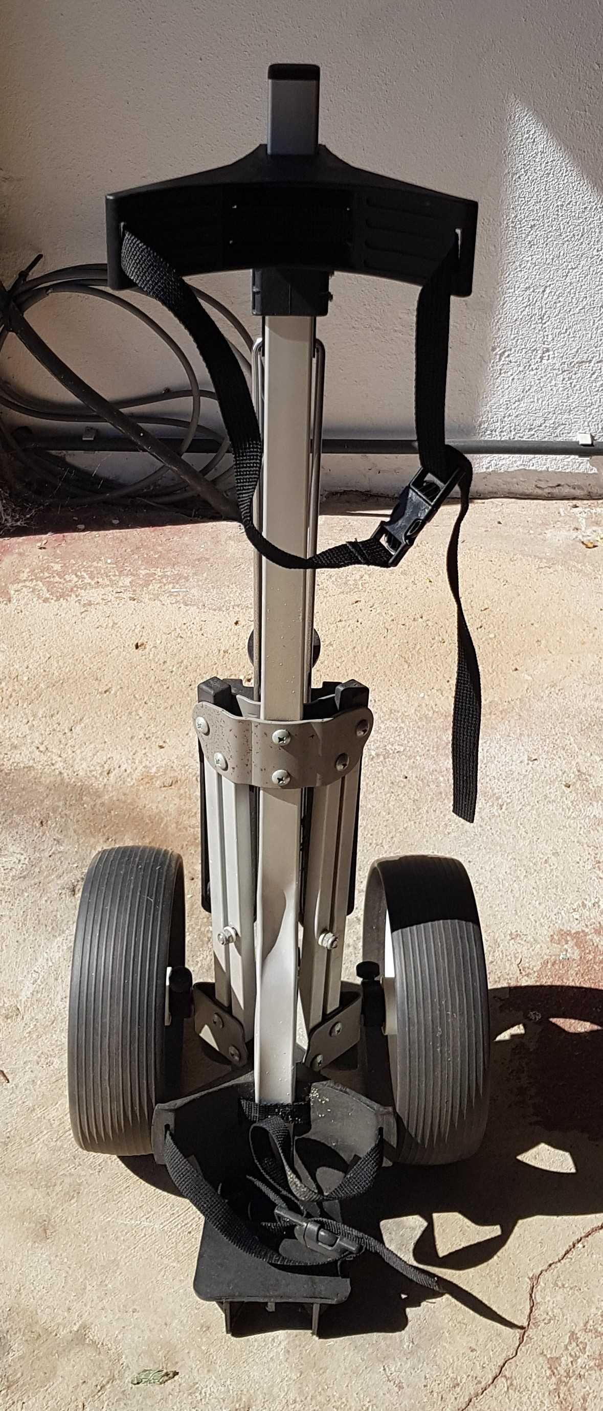 Foldable golf trolley as new / Carrinho de golfe dobrável como novo