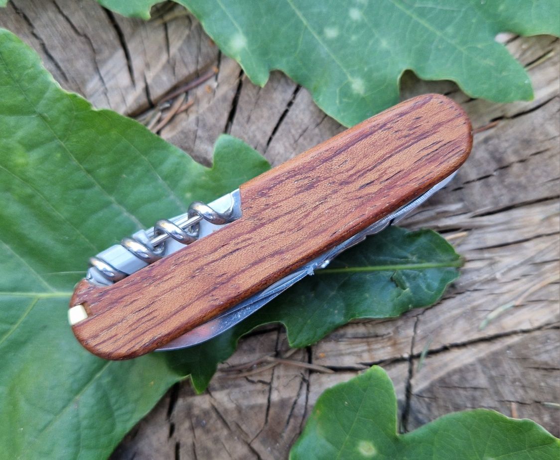 Scyzoryk Victorinox Swiss Champ Wallnut Wood multitool