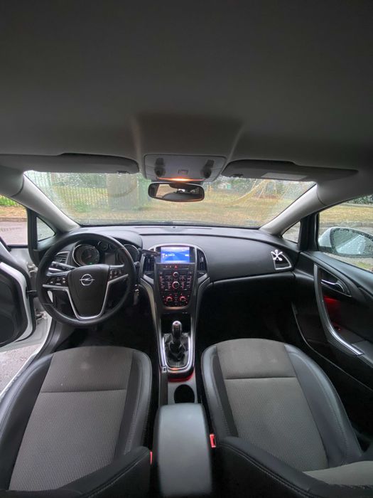Opel Astra Sports Tourer COSMO 1.7 CDTI МТ (110 к.с.) 2013 рік