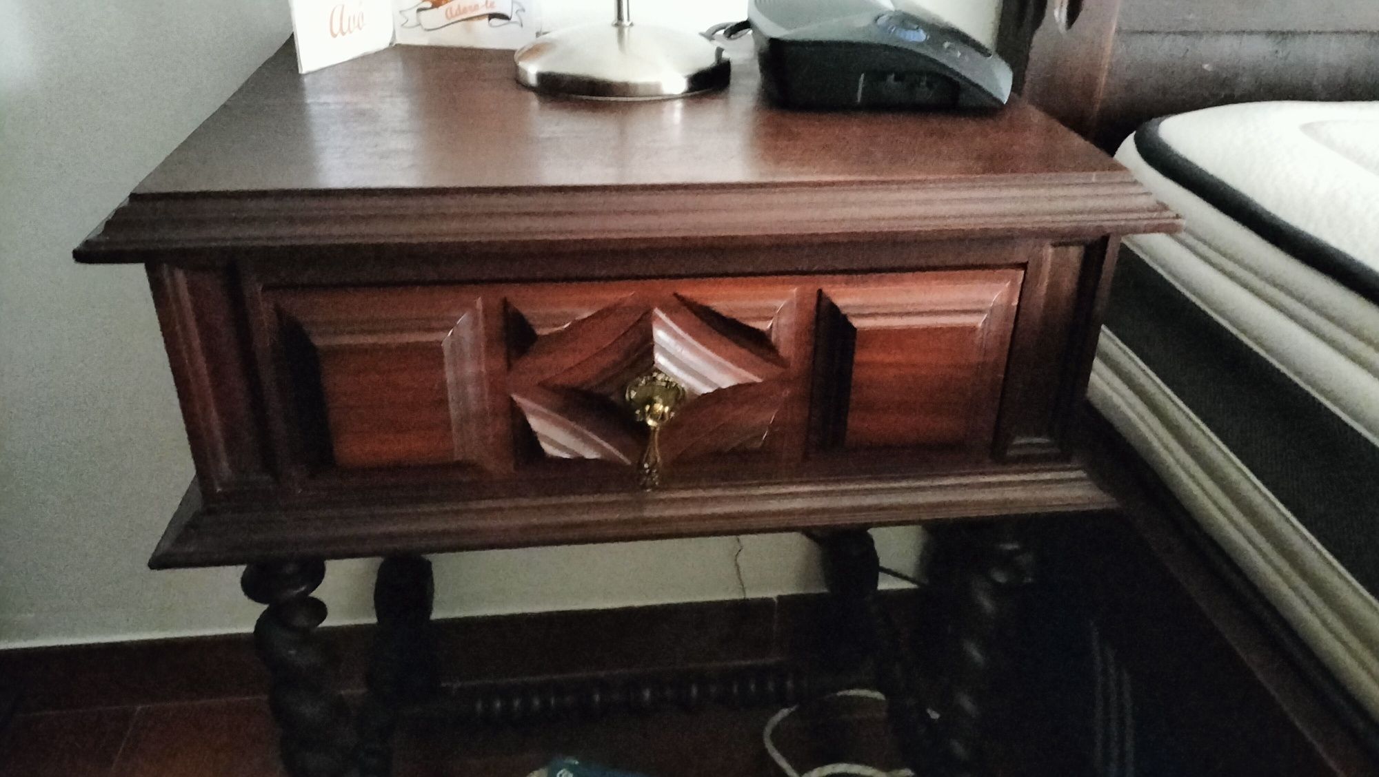 Quarto completo casal com colchão incluído em bom estado
