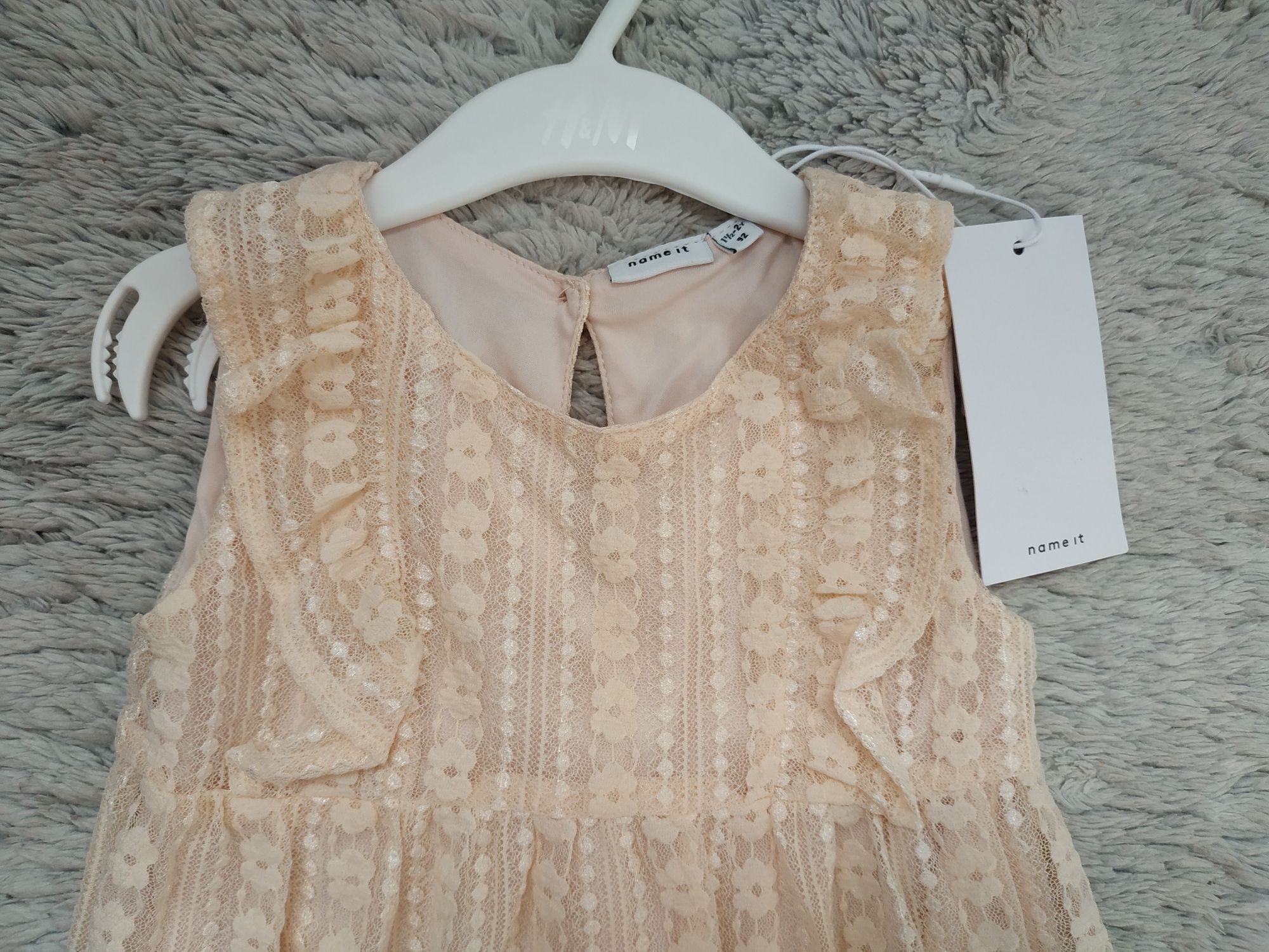 Sukienka koronkowa/haftowana/morelowy/beż/falbanki/kwiaty/name it/r.92
