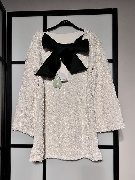 Viralowa sukienka H&M S cekiny cekinowa biała kokarda