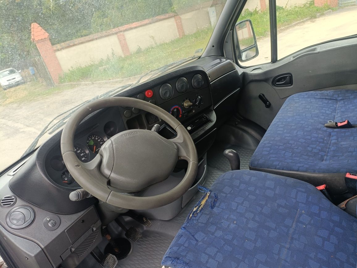 Iveco Daily 2,3 Brygadówka 7 osób/ Mały przebieg/ Salon PL/ Super Stan