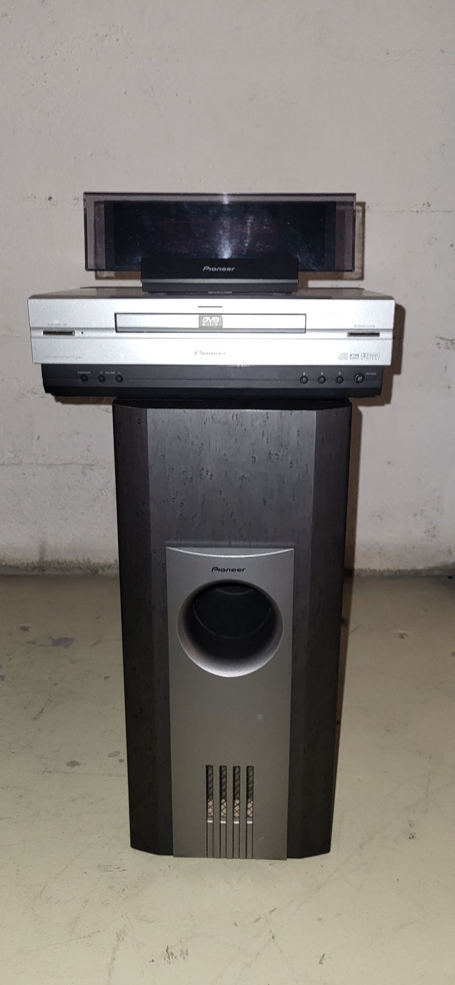 DVD player + subwoofer