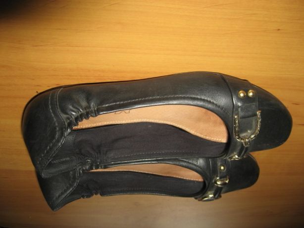 Туфли-балеточки с пряжкой, черные, фирма Alesio Nesca.