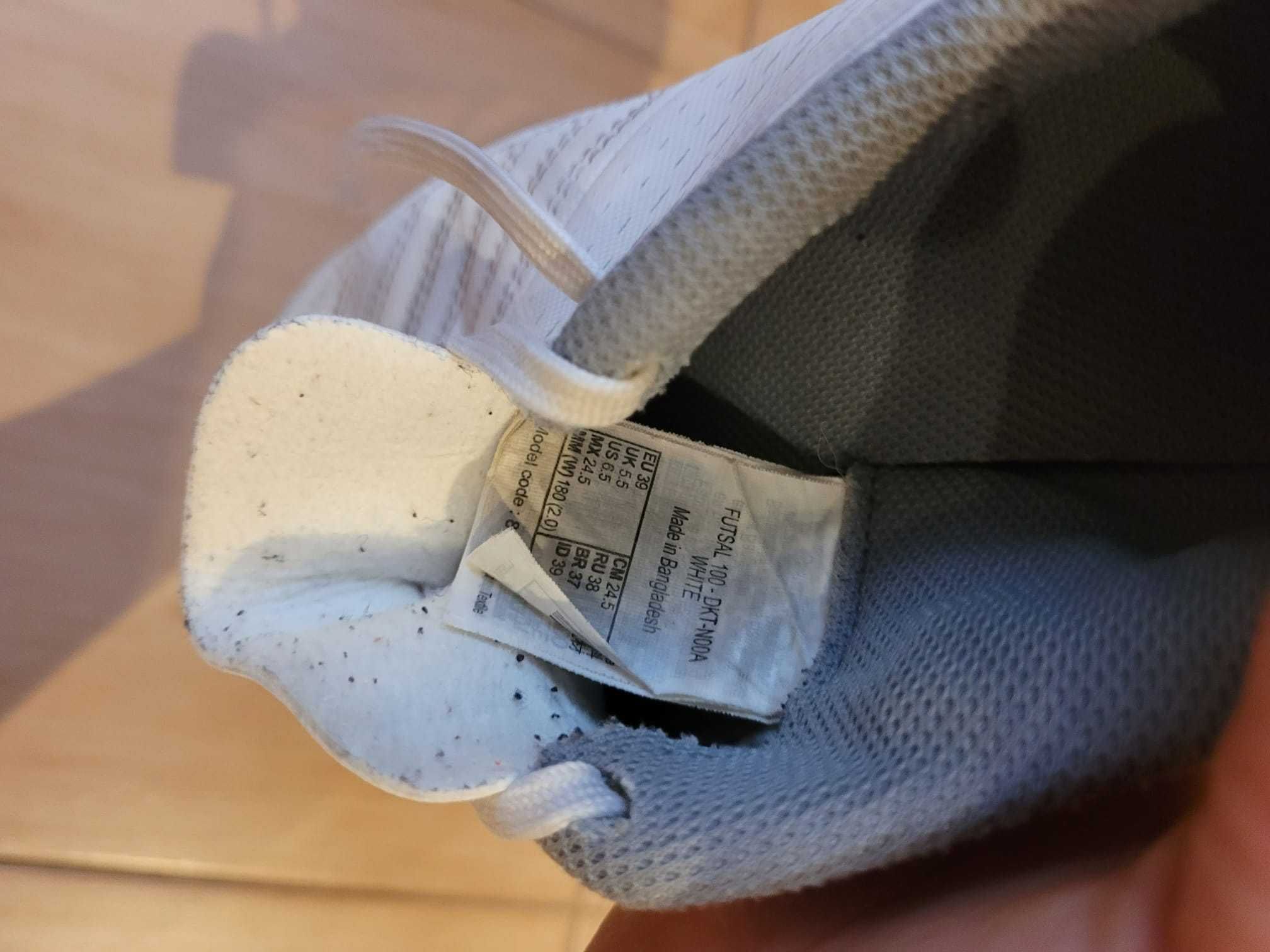 Buty sportowe do piłki nożnej r. 39 Decathlon